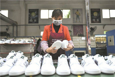 今年一季度蓝山轻纺制鞋类企业完成出口额1亿元